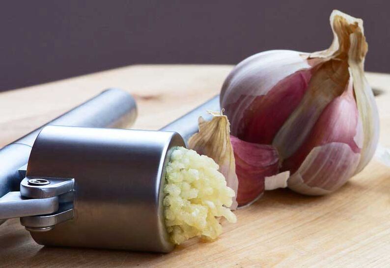 Garlic to remove worms